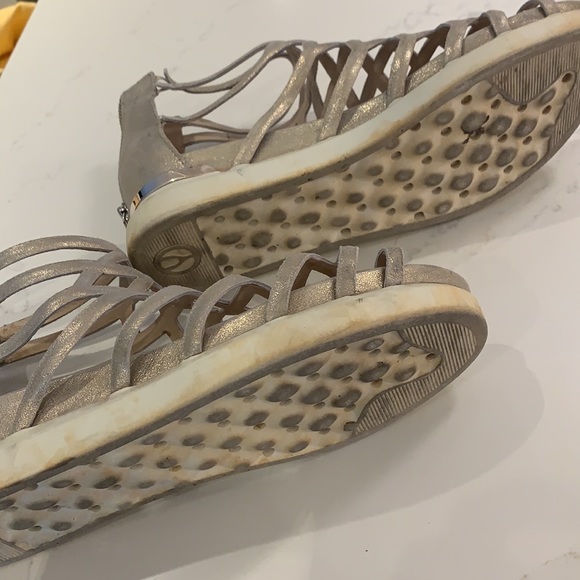 The Wishbone Collection sandals - Picture 5 of 5